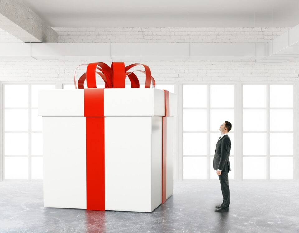 Schenking aandelen bijna vrijgestelde schenking of loon uit dienstbetrekking